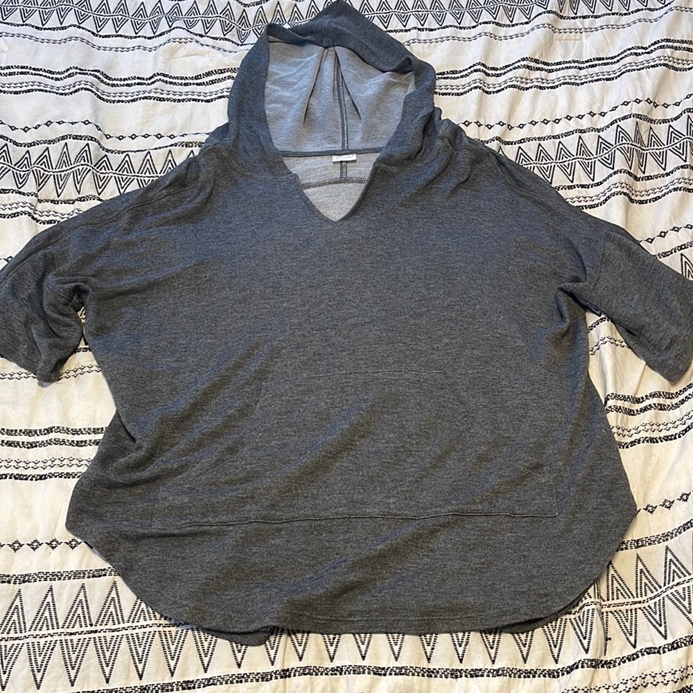 Tresics gray hooded half sleeve top